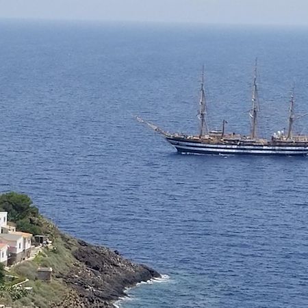 Sotto La Torre E Sopra Il Porticciolo Hotell Isola di Ustica Exteriör bild