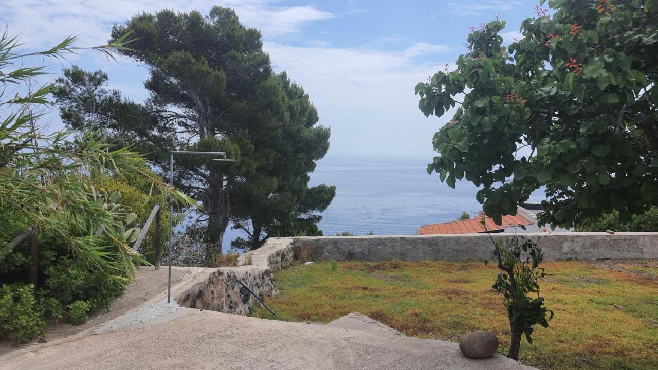 Sotto La Torre E Sopra Il Porticciolo Hotell Isola di Ustica Exteriör bild
