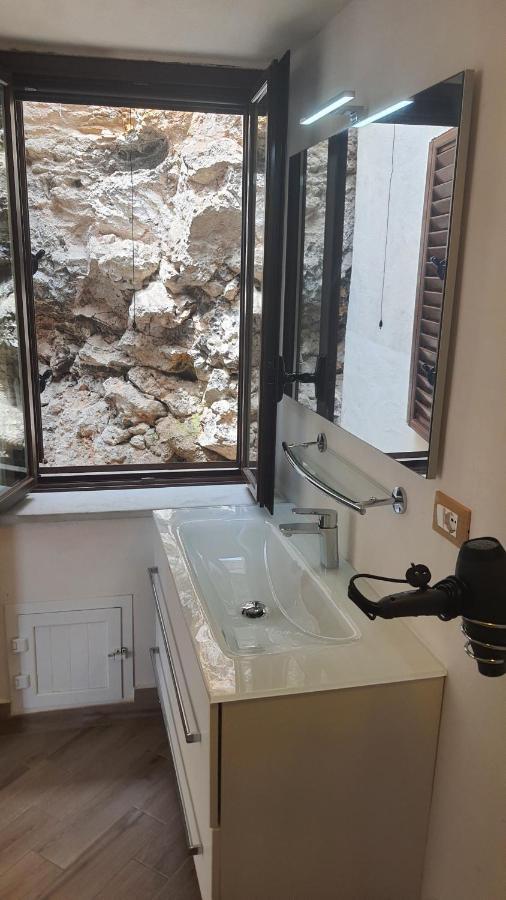 Sotto La Torre E Sopra Il Porticciolo Hotell Isola di Ustica Exteriör bild