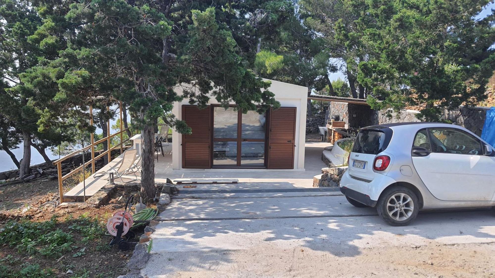 Sotto La Torre E Sopra Il Porticciolo Hotell Isola di Ustica Exteriör bild
